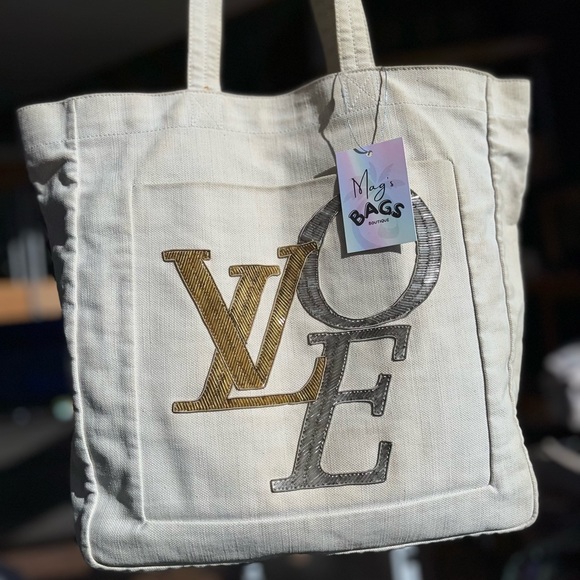 Louis Vuitton: Beaded That's Love Limited Edition Tote (on Scarlett Johansson) - Picture 7 of 16